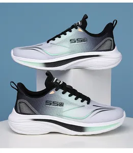 Détails de la tige en maille respirante et semelle amortissante des chaussures de sport