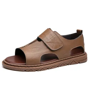 Heren sandalen voor de zomer van bruin leer met ademend ontwerp en zachte antislipzool