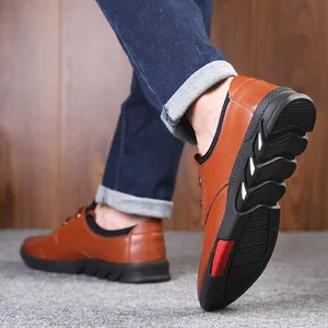 Chaussures décontractées en cuir marron pour hommes avec semelle épaisse en caoutchouc