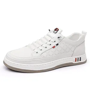 Weiße Freizeitschuhe für Herren mit geprägtem Leder und dreifarbigen Streifendetails
