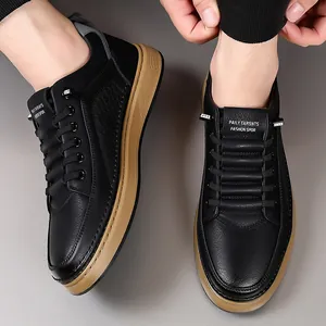 Ανδρικά μαύρα δερμάτινα sneakers με υφαντή υφή και ανθεκτική καφέ σόλα από καουτσούκ