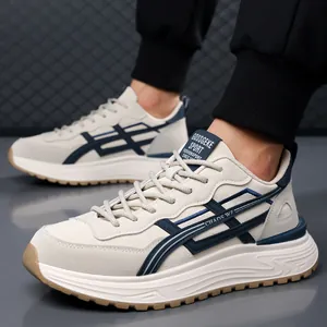 Chaussures de sport pour hommes crème et bleu marine avec semelle épaisse blanche et cuir