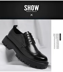 Detailansicht der schwarzen Brogue-Schnitzerei und der dicken Gummisohle für Herrenschuhe