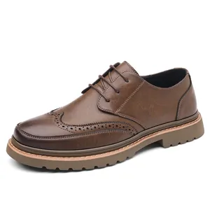 Classic brown Brogue shoes for men with wingtip perforation and thick rubber sole