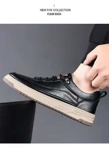 Détail de chaussures décontractées en cuir grainé noir avec semelles épaisses