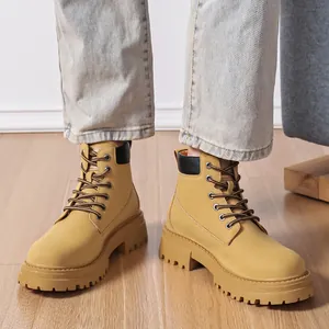 Braune hohe Work Boots aus Nubukleder mit rutschfesten Gummisohlen im lässigen Stil