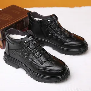 Bottes en cuir noir pour hommes avec motif crocodile, doublure polaire et zip latéral