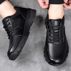 Schwarze rutschfeste Herren-Leder-Sneaker mit dicker Sohle und atmungsaktivem Mesh-Design