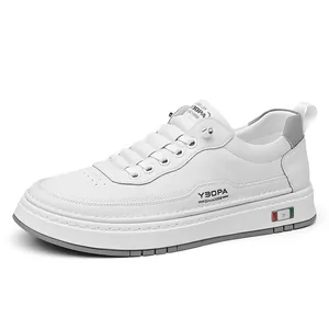 Sneakers casual bianche da uomo in ecopelle con punta traspirante e strisce colorate