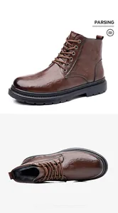 Detail von braunen Herren-Lederstiefeln mit warmem Fleece-Futter und robuster Gummisohle