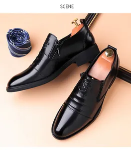 Detailansicht schwarzer Business-Lederschuhe mit Reißverschluss und Löwenkopf-Relief