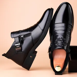 Herren Business-Lederschuhe mit Löwenkopf-Relief und seitlichem Reißverschluss in Schwarz