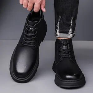 Schwarze Martin Boots für Herren mit mittelhohem Schnürdesign und dicken, rutschfesten Sohlen