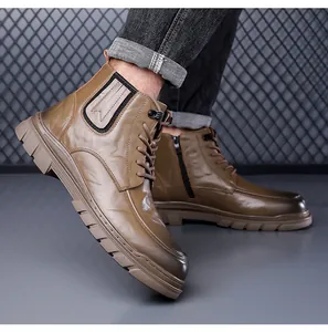 Detailansicht der Herren-Lederstiefel mit Reißverschluss und rutschfester dicker Sohle