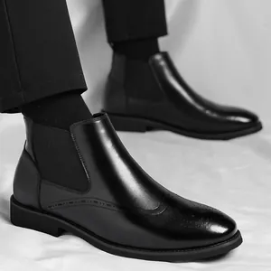 Stivaletti Chelsea neri classici con dettagli Brogue ed elastico su tessuto bianco