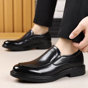 Mocassins classiques en cuir noir pour homme, style chic pour bureau ou mariages