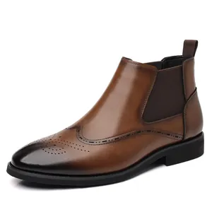 Stivali Chelsea da uomo in pelle marrone retrò con dettagli brogue e fascia elastica