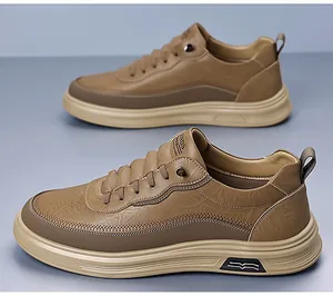 Vista macro dettagliata di scarpe casual marroni con micro-perforazioni traspiranti