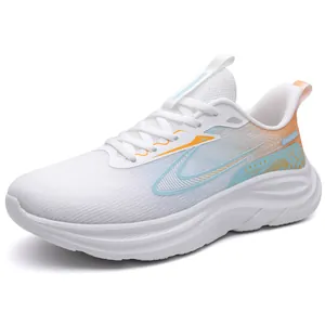 Leichte, atmungsaktive Mesh-Sneaker in Weiß mit blau-orangen Farbverlauf-Akzenten