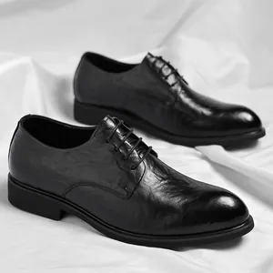 Classic black leather Derby shoes with retro texture and thick soles for business formal wear