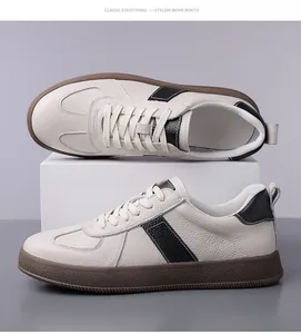 Detailaufnahme der Narbenleder-Textur und Gummisohle an diesen Retro-Herren-Sneakern