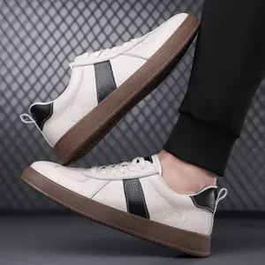 Herren GAT Sneaker aus Leder in Weiß mit schwarzen Streifen und Retro-Gummisohle