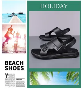 Detail van zwarte heren strandsandalen met Sport-logo en antislip rubberen zool