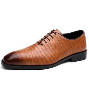 Classiche scarpe oxford da uomo in pelle goffrata coccodrillo marrone chiaro con lacci