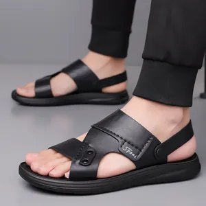 Heren sportieve sandalen van zwart leer met antislip rubberen zolen en trendy bandjes