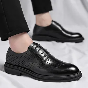 Classic black Brogue Oxford shoes with breathable hollow perforations for men