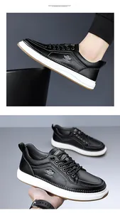 Primo piano di sneakers da uomo in pelle sintetica nera con logo fashion e texture