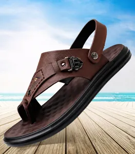 Vielseitige Herren-Strandsandalen aus braunem Leder mit langlebiger rutschfester Gummisohle