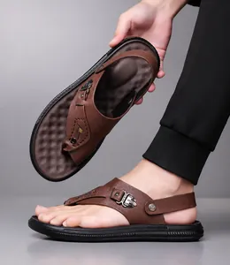 Detailansicht brauner Herren Zehentrenner Sandalen mit weich gepolsterter Sohle