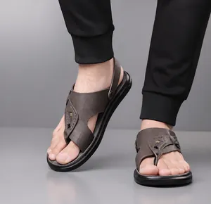 Braune Herren-Flip-Flop-Sandalen aus Leder mit weicher rutschfester Sohle für den Sommer.