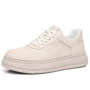 Sneakers uomo panna con suola spessa e tomaia in pelle traforata traspirante