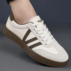 Casual herensneakers van beige leer met bruine rubberen zool in retrostijl