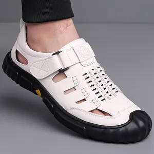 Sandali da uomo in pelle bianca con velcro e suola in gomma nera spessa antiscivolo