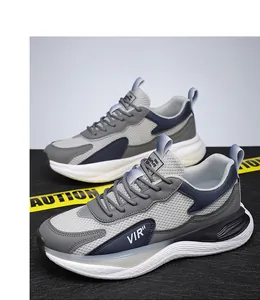 Details des atmungsaktiven Mesh-Obermaterials und der dicken Gummisohle für Herrenschuhe