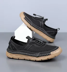 Détail de baskets en mesh pour hommes avec lacets élastiques et semelles en caoutchouc