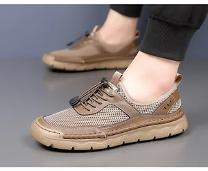 Détails de baskets en maille kaki avec lacets à cordon et semelle épaisse ondulée