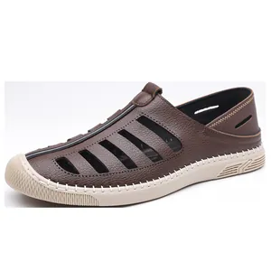 Sandales en cuir marron foncé pour hommes avec découpes respirantes et semelles souples