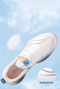 Λεπτομέρεια αναπνεύσιμου πλέγματος flyknit σε ανδρικά αθλητικά παπούτσια με αέρα