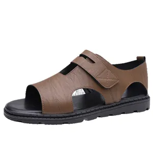 Braune Leder-Römersandalen für Herren mit atmungsaktiven Ausschnitten und Gummisohle