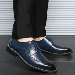 Men's dark blue Brogue Derby shoes with black gradient toe and classic leather carvings