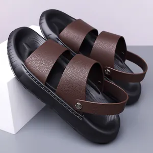 Sandales homme en cuir marron à double bride avec texture et sangle arrière réglable