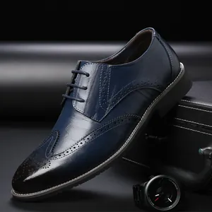 Scarpe eleganti brogue da uomo in pelle blu navy con sfumatura e dettagli stringati