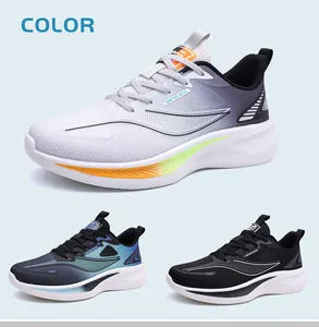 Variantes de couleurs de chaussures de sport en mesh, incluant les dégradés bleu-noir et blanc-orange