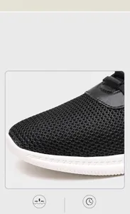 Détail du tissu en maille noire respirante et des coutures en cuir des chaussures hommes