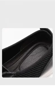 Vue détaillée de la doublure en mesh respirant et semelle ergonomique pour chaussures homme
