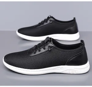 Vue détaillée de la maille noire respirante et des empiècements en cuir des baskets pour hommes
